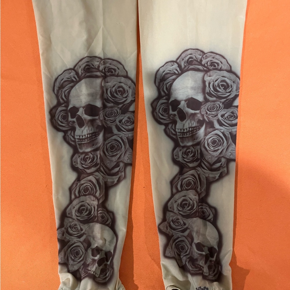 6/$25 Skull and Roses skin arm covers NWOT
